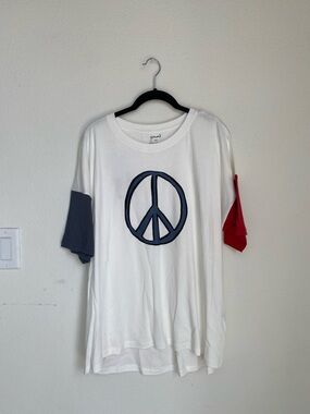 Goumi Bamboo Peace Sign Short-Sleeve Tee with Colorblock Sleeves